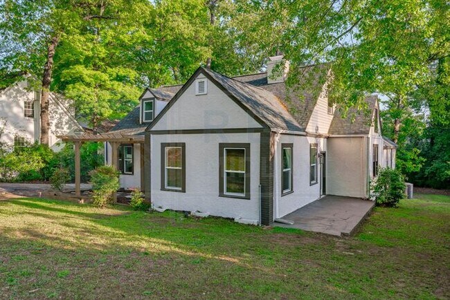 Building Photo - Beautiful Home in Melrose Heights