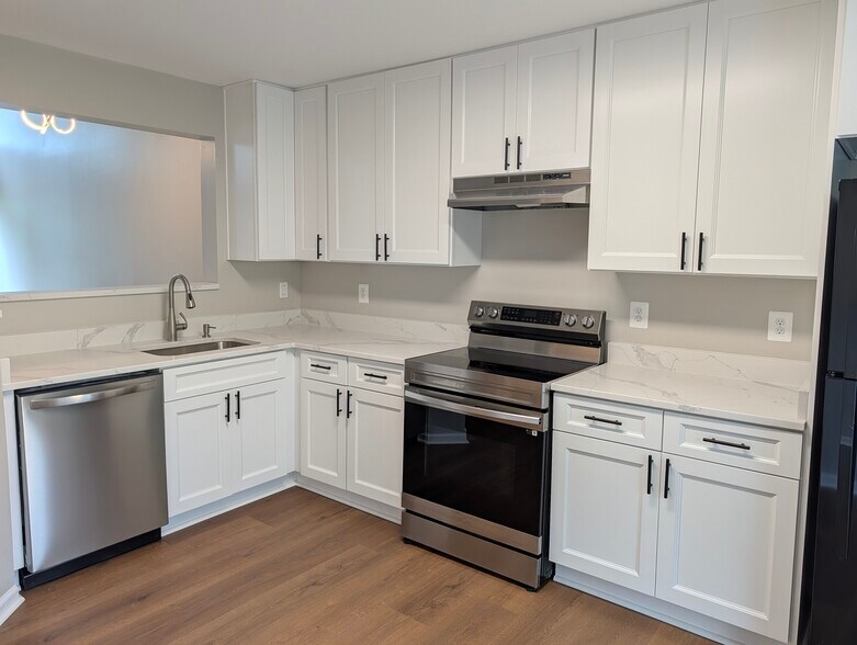 Kitchen - 14141 Betsy Ross Ln