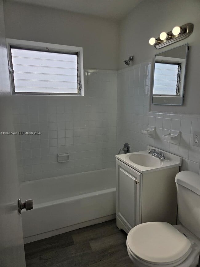 Building Photo - 1628 SW 7th St