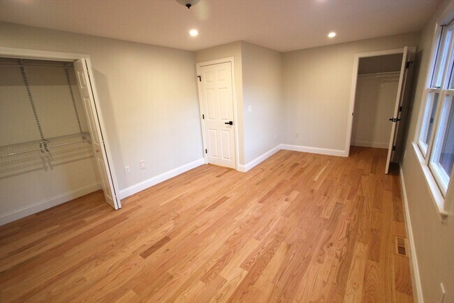 Building Photo - 4 Pinecrest Village