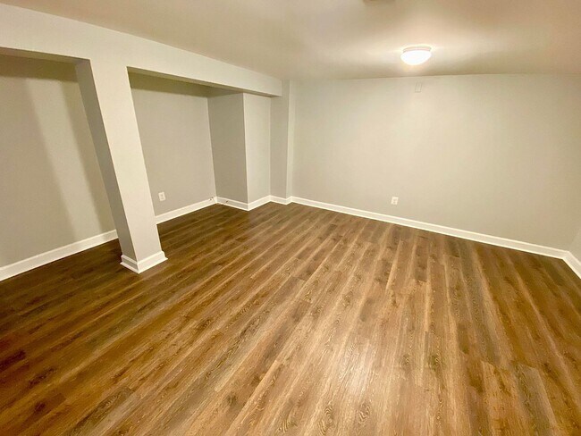 Building Photo - Charming 3 Bedroom/2 Bathroom Townhome with In-Unit Laundry in Ramblewood, MD!