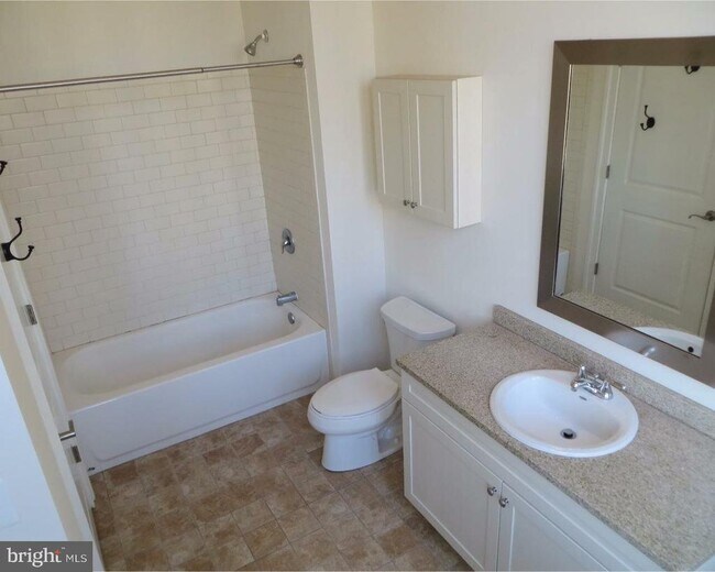 Building Photo - 312 Walnut St