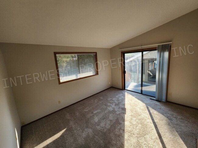 Building Photo - 3 bd 2ba Ranch Style Home with Deck, Fence...