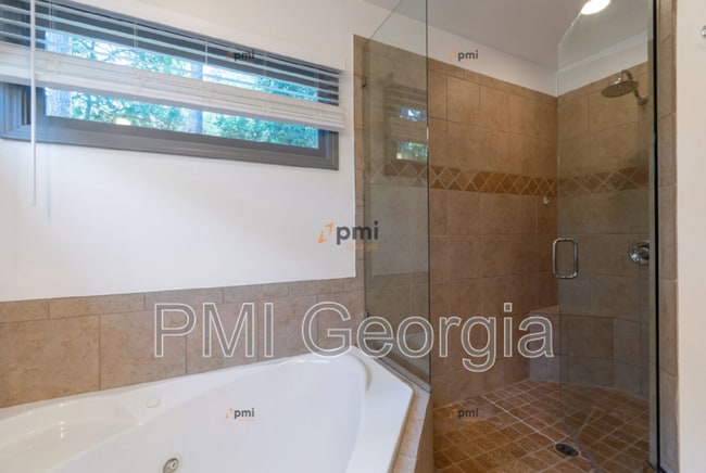 Building Photo - 2221 Melante Dr NE