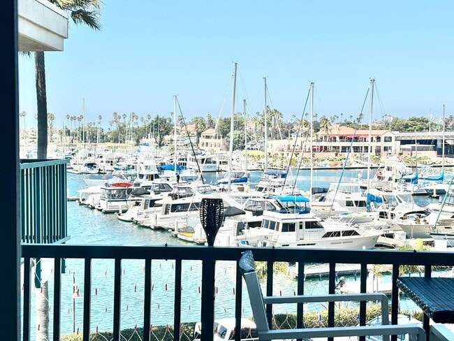Building Photo - Top-Floor Condo with Marina Views – 1 Bed ...