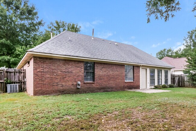 Building Photo - 5818 Southbend Ln