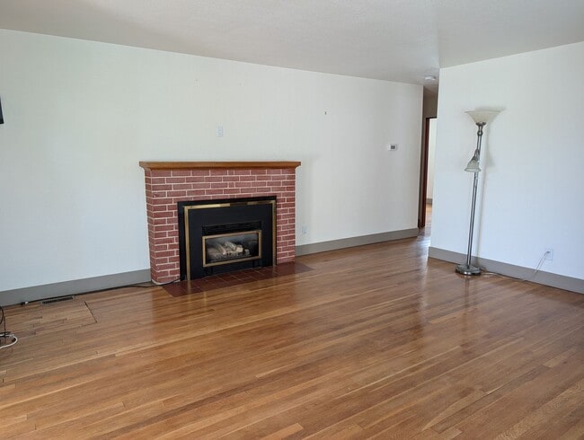 Building Photo - 10755 Jordan Rd