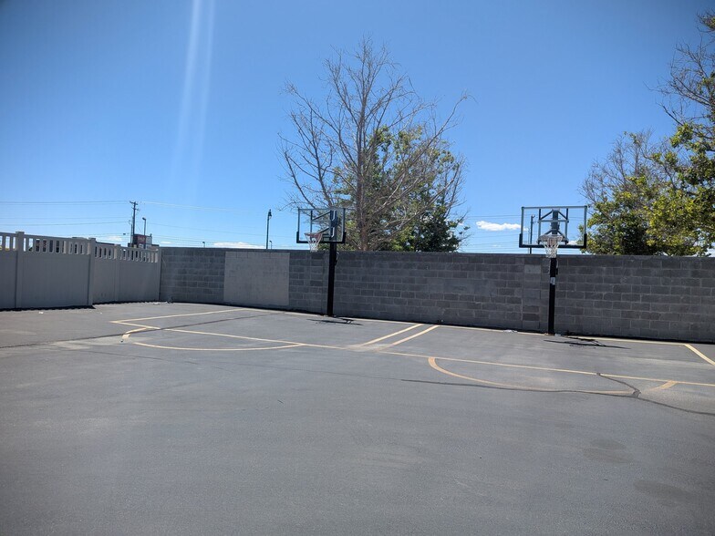 Building Photo - 1445 N Amiron Way