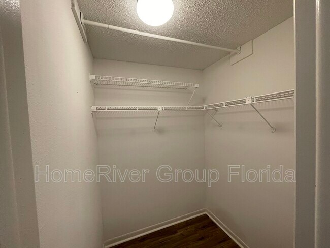 Building Photo - 1200 Lake Valrico Ln