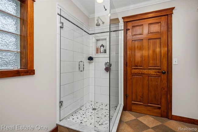 Building Photo - 2739 Lakeridge Ave