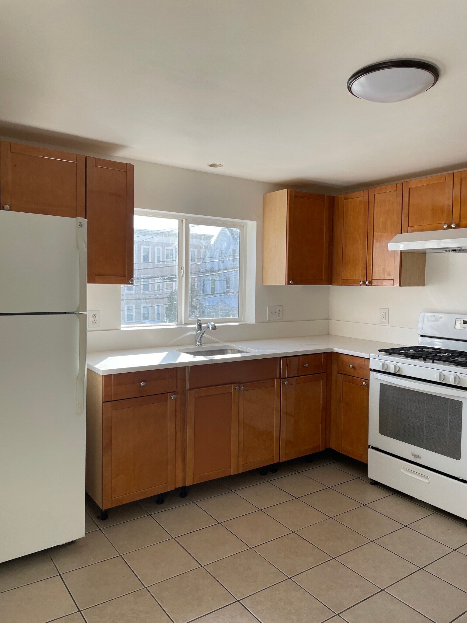 Building Photo - 83 Norwood St