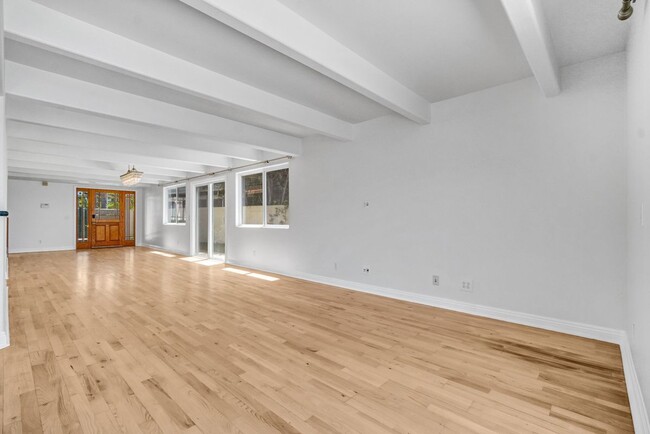 Building Photo - 6 Canal Cir
