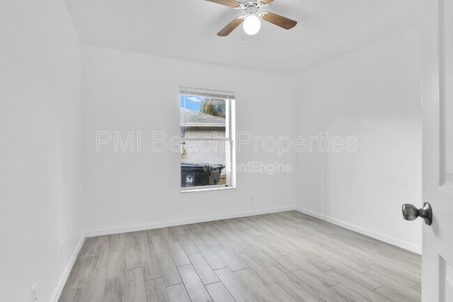 Building Photo - 13900 Folkestone Cir