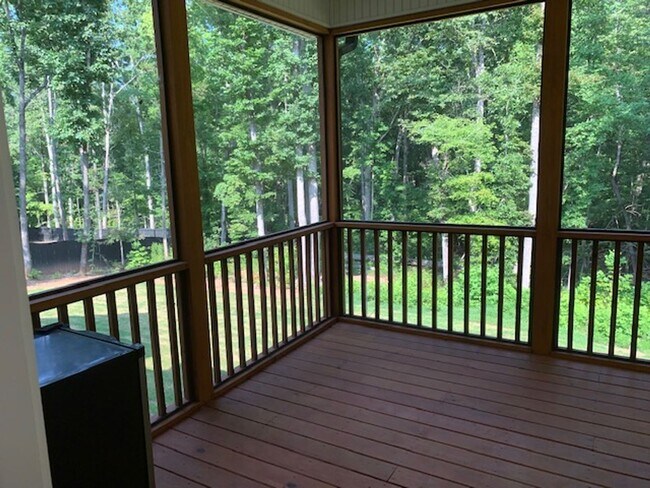 Building Photo - 2486 Golden Forest Dr