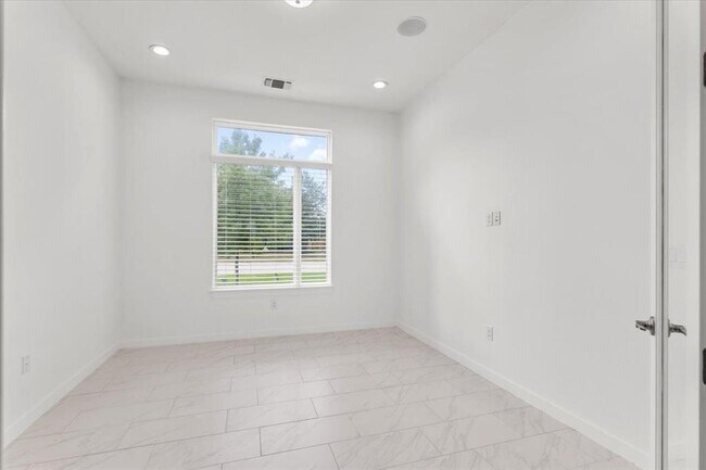 Building Photo - 7201 Garnet Mill Ln