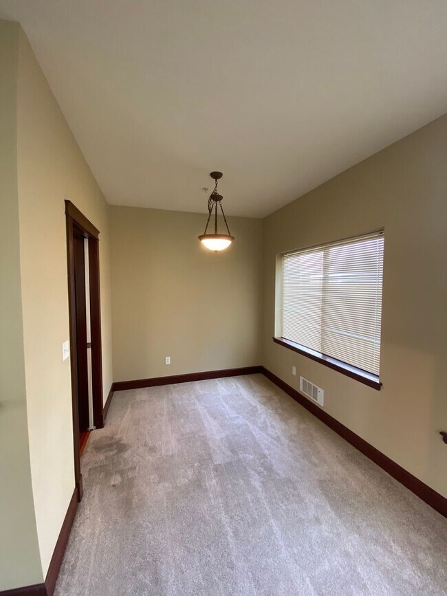 Building Photo - 259 W Bakerview Rd