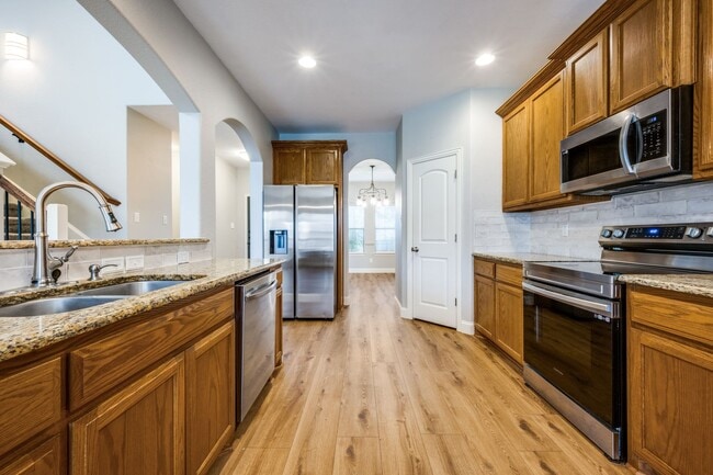 Building Photo - Exclusive 4 Bedroom • Lovely Backyard Spac...