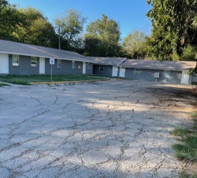 Building Photo - 1015 N 14th St