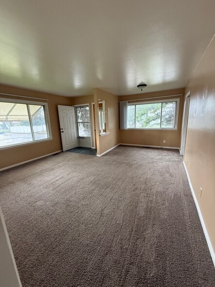 Living Room/Dining Room/Entryway - 1601 Crook Ave