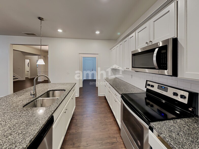 Building Photo - 1712 Weatherbrook Cir