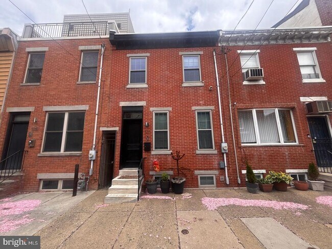 Building Photo - 533 Manton St