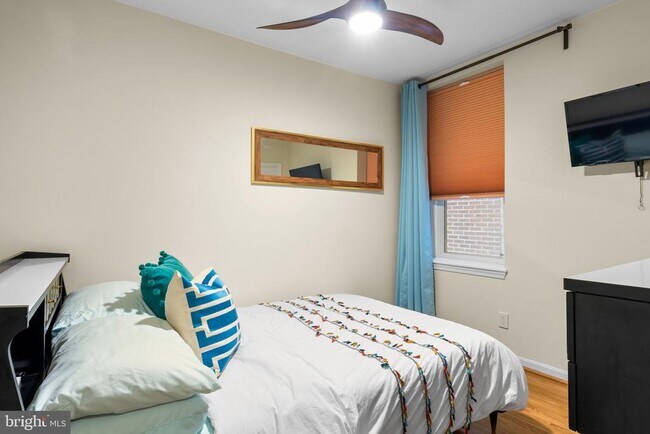 Building Photo - 410 11th St NE