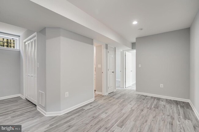 Building Photo - 3312 D St SE