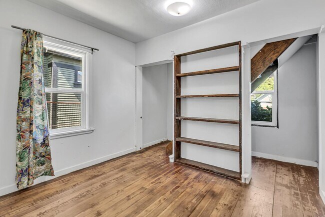 Building Photo - 1426 S 54th St