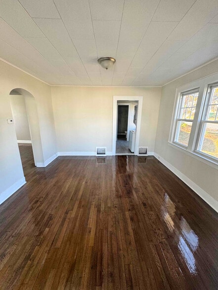 Building Photo - 331 Winfield Terrace