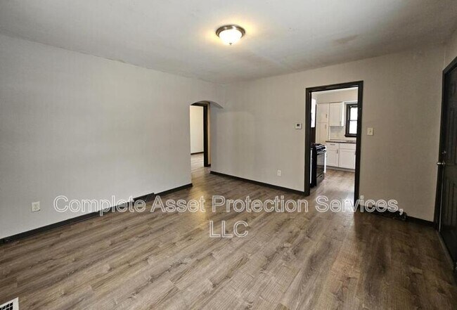 Building Photo - 3145 Parkway North Street