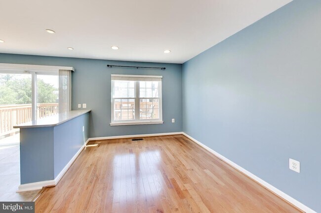 Building Photo - 4 Earth Star Ct