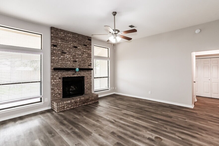 Building Photo - 3816 Yellowstone Pl