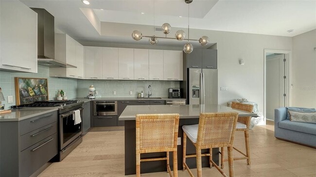 Building Photo - 635 S Orange Ave