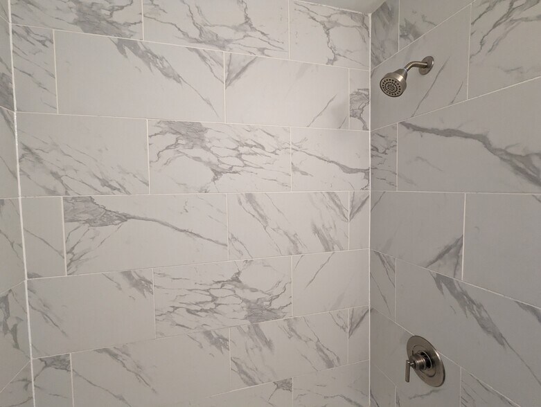 Building Photo - 456 W Barry Ave