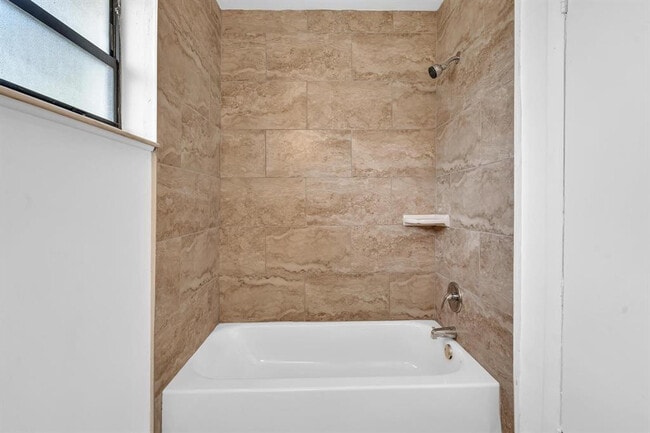 Building Photo - 5748 NW 27th Ct