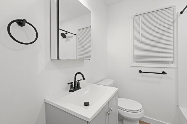 Building Photo - 14 Olean Ave