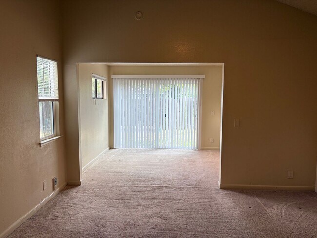 Building Photo - Colusa Ave