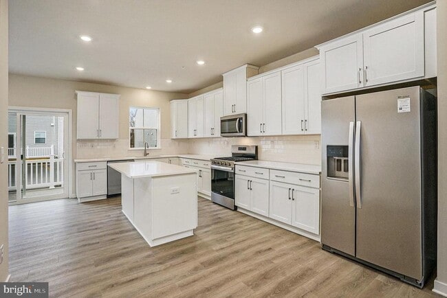 Building Photo - 708 Platinum Dr