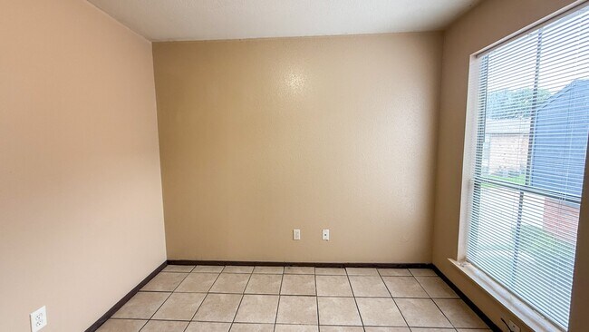 Building Photo - 13480 S Thorntree Dr