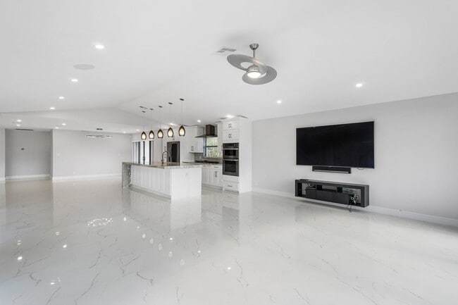 Building Photo - 3432 Pine Haven Cir