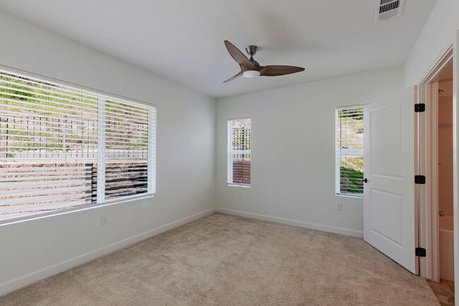 Building Photo - Charming 4 Bedroom 3.5 Bath in Carmel Mountain Ranch