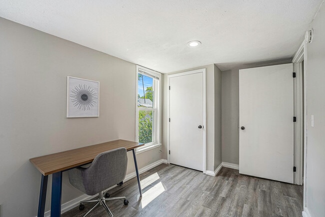 Building Photo - 149 Valley Ave NW