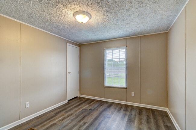 Building Photo - 3351 Appletree Ct
