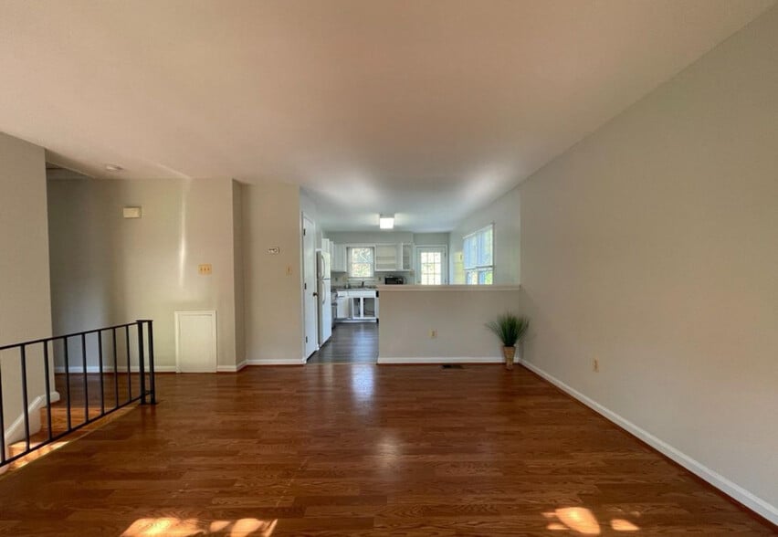 Building Photo - 8729 36th Ave