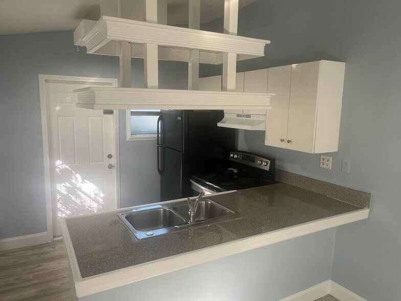 Building Photo - 412 NW 23rd Ct