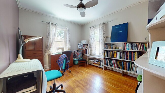 Building Photo - 402 N Titus Ave