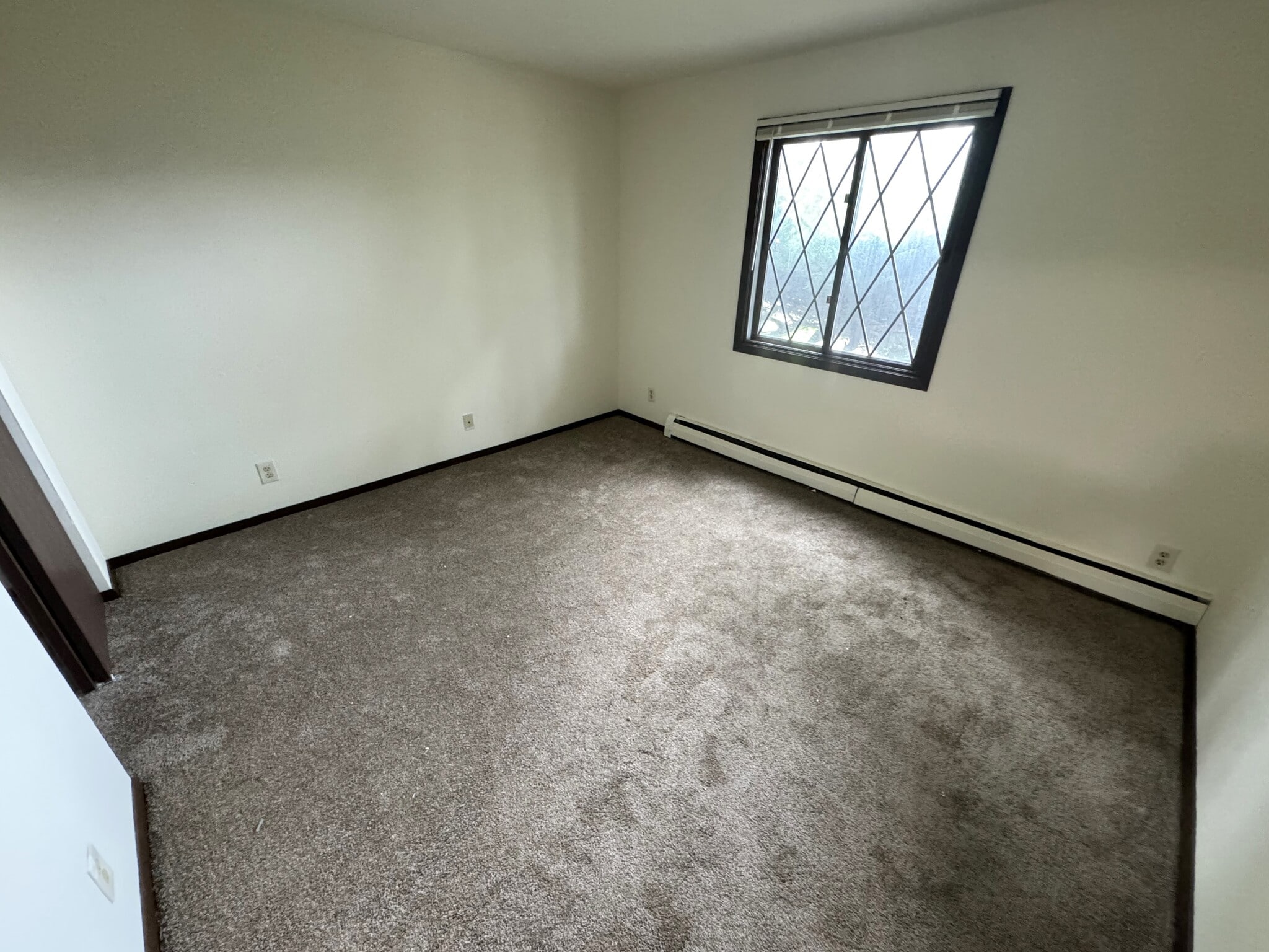 Building Photo - 2355 Chalet Gardens Rd