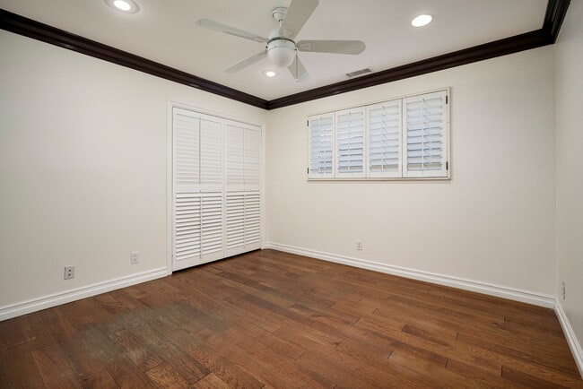 Building Photo - 8562 Sandy Hook Dr