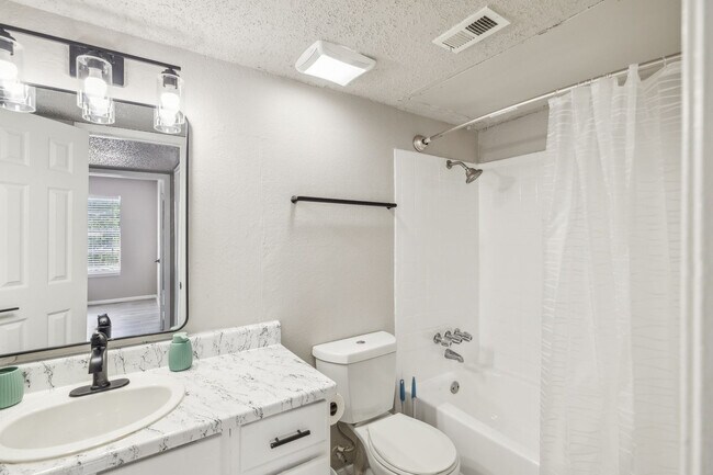 Building Photo - 2525 Thomason Cir