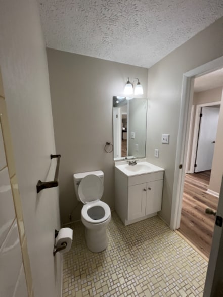 Building Photo - 2840 Shady Ln W